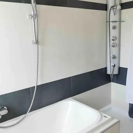Villa Giulietta With Garden, Free Parking *