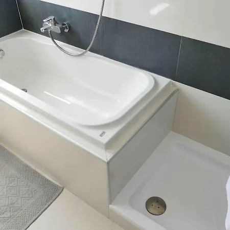 Giulietta With Garden, Free Parking Villa