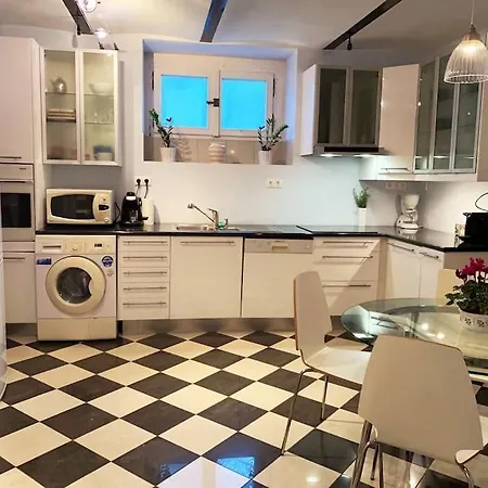 Βίλα Giulietta With Garden, Free Parking *